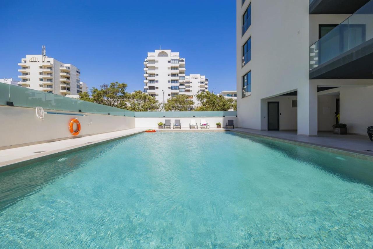Stylish Modern Beachside Apartment With Pool & Seaview Quarteira Exterior photo